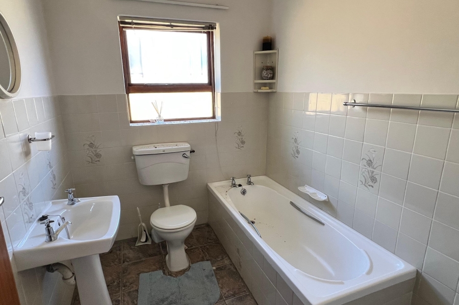 4 Bedroom Property for Sale in Wavecrest Eastern Cape